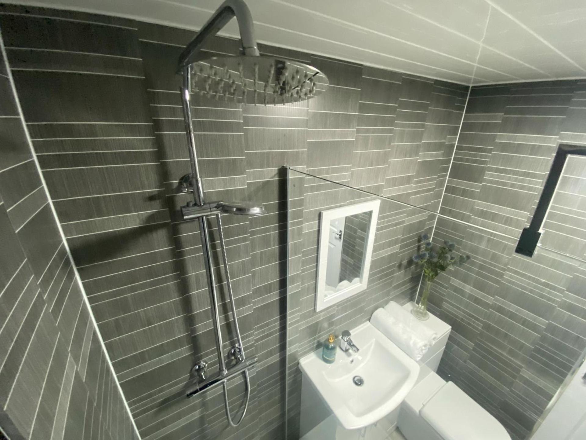 Stunning 4-Bedroom Cabin With Hot Tub In Beattock! Екстер'єр фото