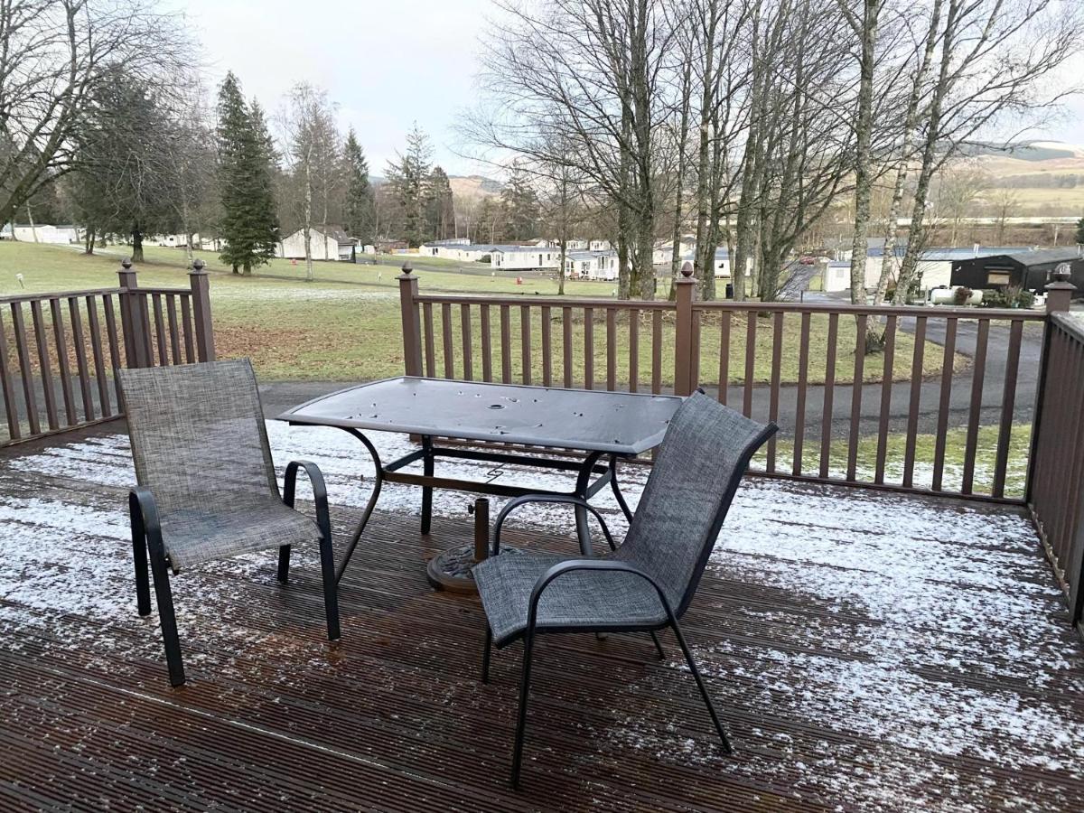 Stunning 4-Bedroom Cabin With Hot Tub In Beattock! Екстер'єр фото