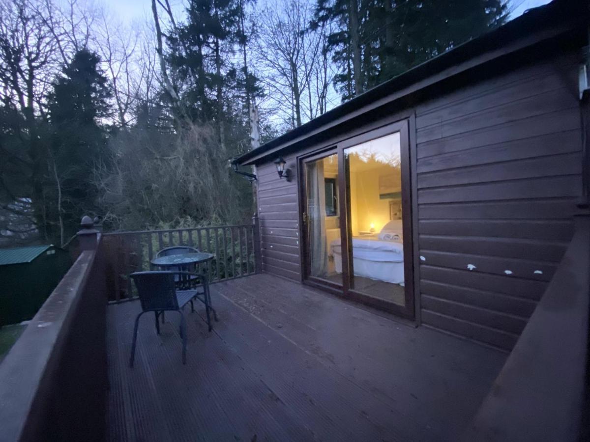 Stunning 4-Bedroom Cabin With Hot Tub In Beattock! Екстер'єр фото