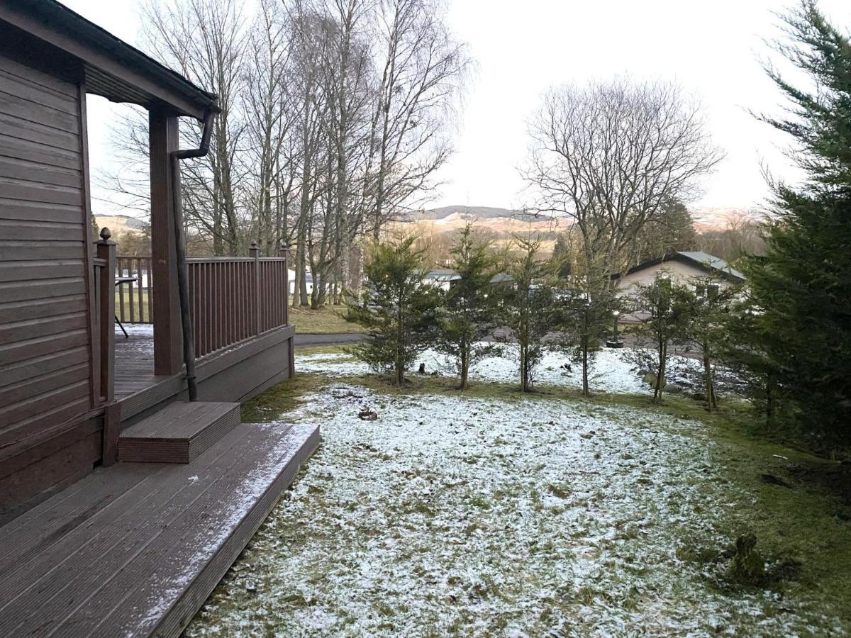 Stunning 4-Bedroom Cabin With Hot Tub In Beattock! Екстер'єр фото